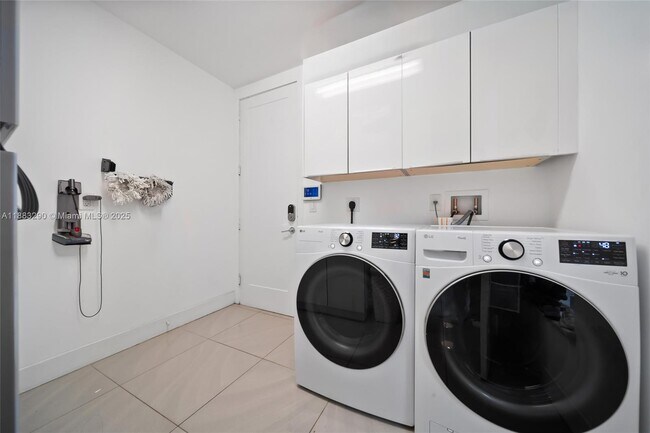 Building Photo - 10560 NW 64th Terrace
