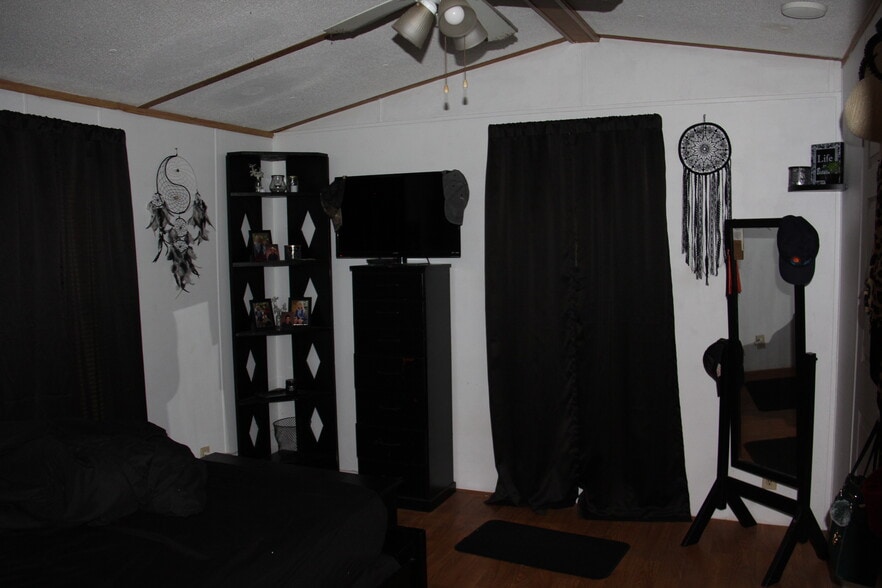 Building Photo - 4150 Spiker Ln