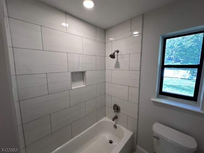 Building Photo - 57 Sandra Cir