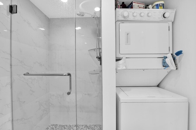 Building Photo - 1000 NE Quayside Terrace