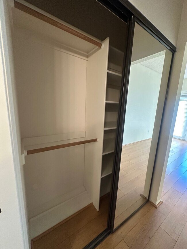 Building Photo - Spacious Remodeled 2 Bed/2Bath Condo!