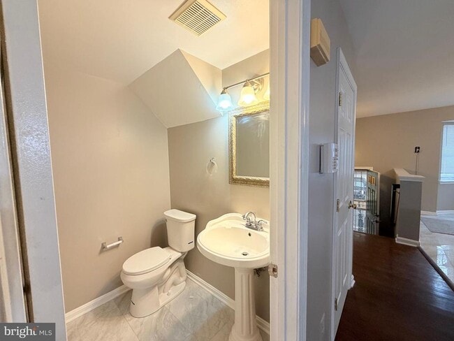 Building Photo - 4805 Cowslip Ct