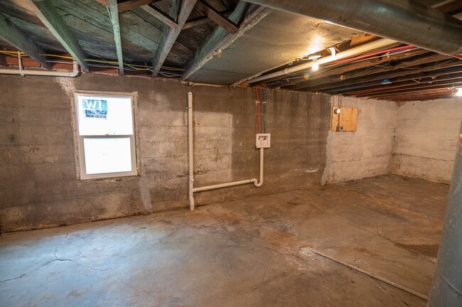 Building Photo - 1305 Cottage Ln