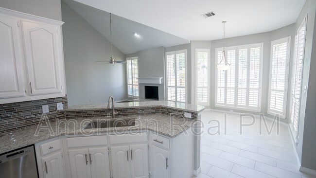 Building Photo - 728 Robin Meadow Dr