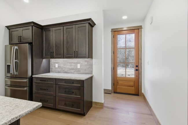 Building Photo - 106 Fairway Cir