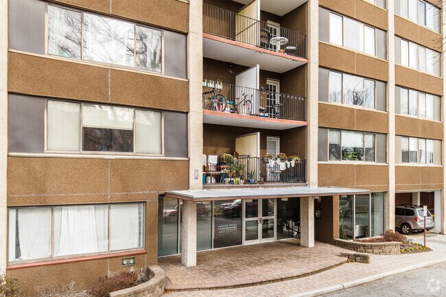 4401 Lee Hwy - Lorcom House