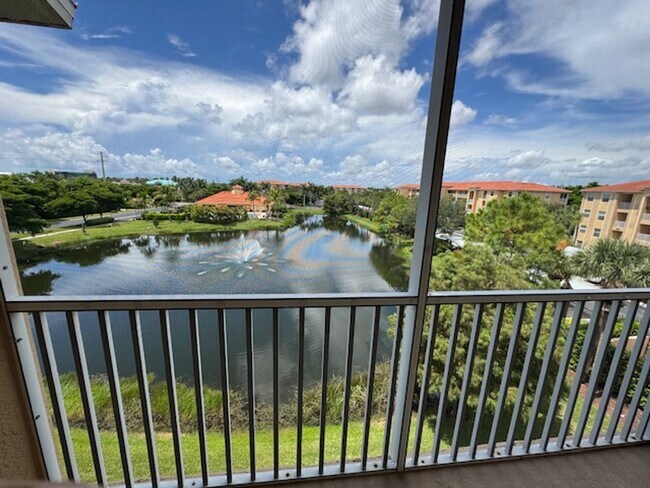 Building Photo - 2 bedroom 2 bathroom Condo in Terraces at ...