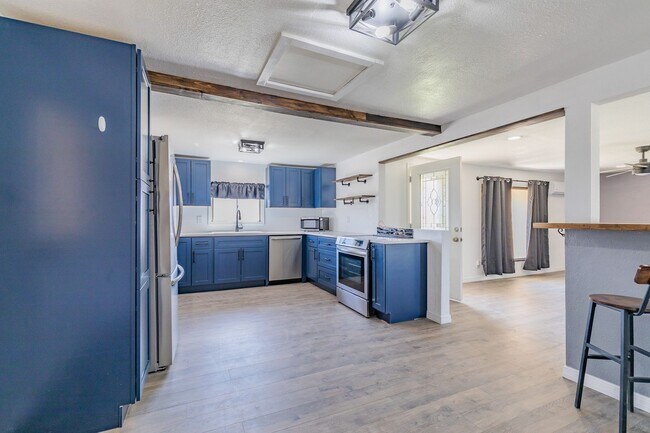Building Photo - Charming 3 bedroom 2 bath Home with acreage