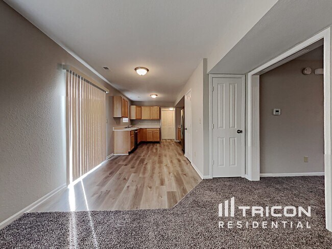 Building Photo - 619 Sweet Creek Dr