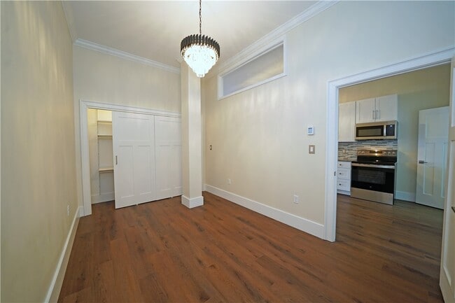 Building Photo - 207 N Main St