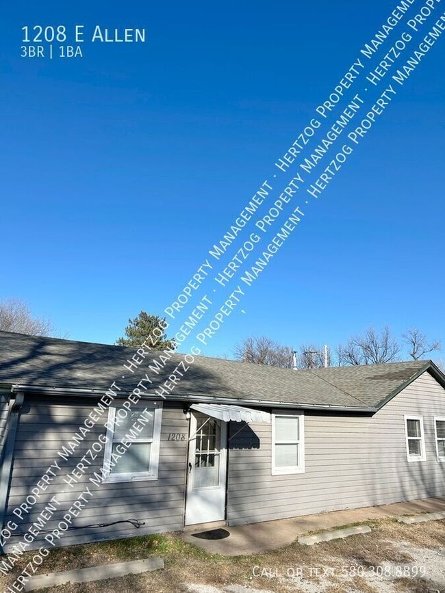 Building Photo - 1208 E Allen-