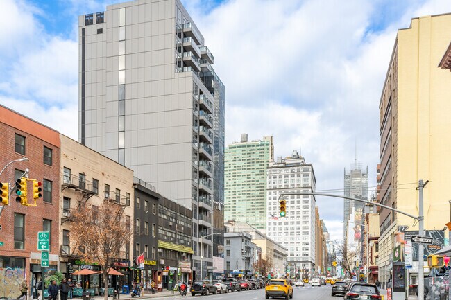 Building Photo - 300 W 30th St