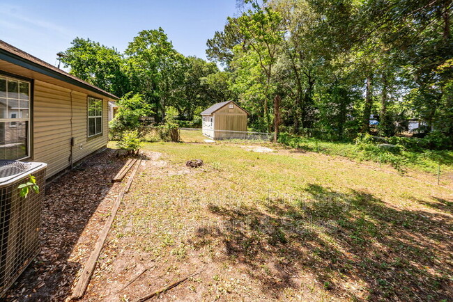 Building Photo - 1022 Oakcrest Dr