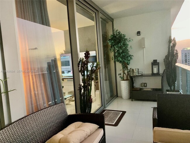 Building Photo - 200 Biscayne Blvd Way
