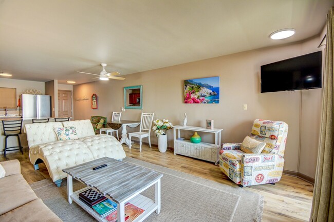 Building Photo - OCEAN FRONT *Off Season Rental* October 1s...