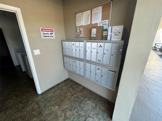 Building Photo - 2020 NE 56th St