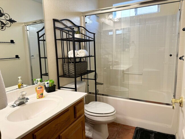 Building Photo - Spacious 3-Bedroom Home with RV Parking & Boat-Deep Garage