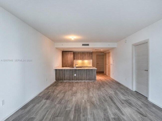 Building Photo - 801 S Miami Ave
