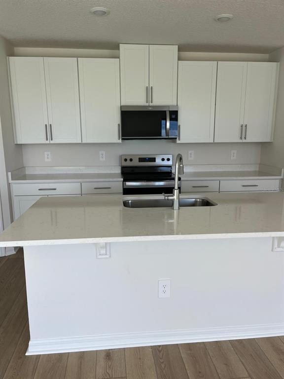 Building Photo - 2070 Rosewood Dr