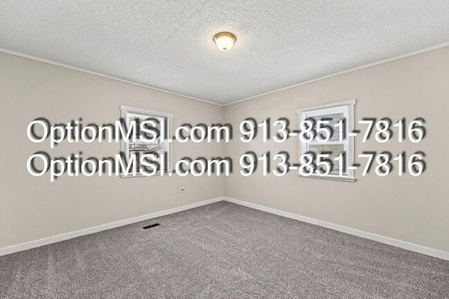 Building Photo - Move-in Ready!