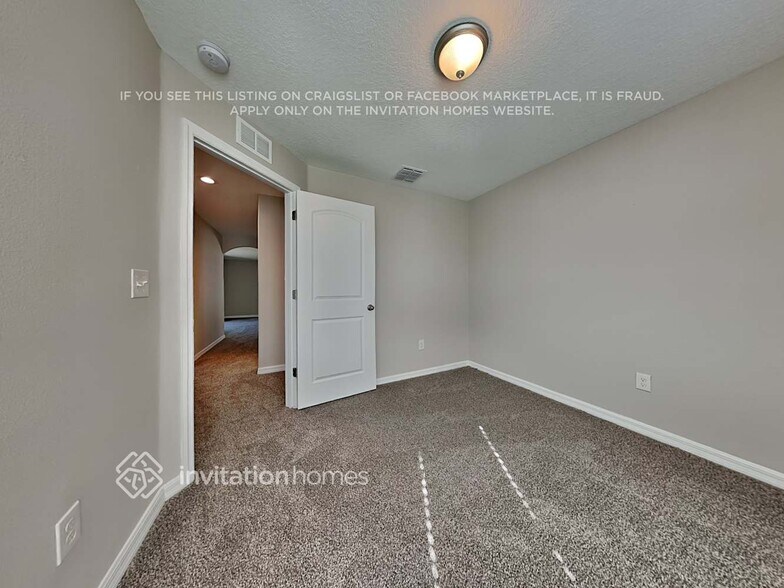 Building Photo - 11833 Thicket Wood Dr