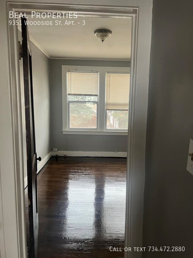 Building Photo - 9351 Woodside St