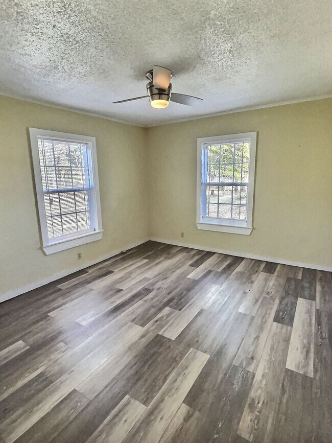 Building Photo - Cozy Cottage in Prime Downtown Ocean Springs Location!
