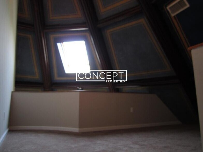 Building Photo - 17 Bow St