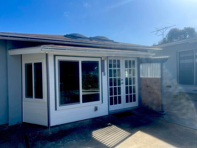 Building Photo - 534 Hoover St