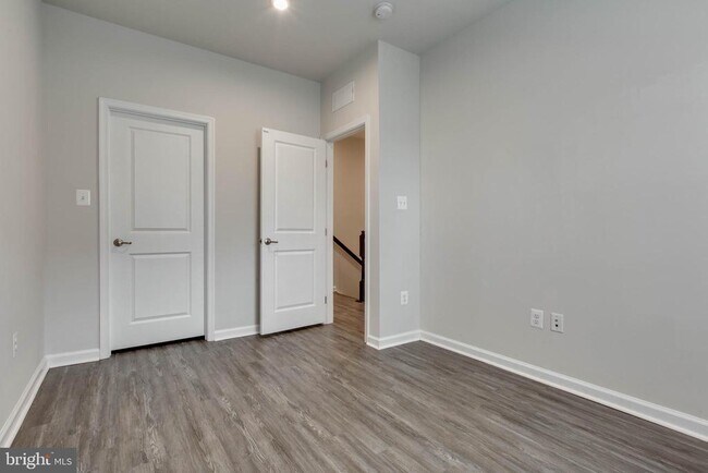 Building Photo - 3004 Cornfield Ave