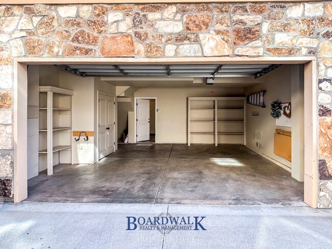 Building Photo - Spectacular 3 bed 2.5 bath in Highland