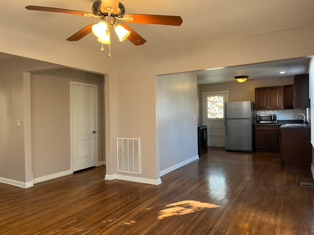 Building Photo - 2221 Sadler Ave