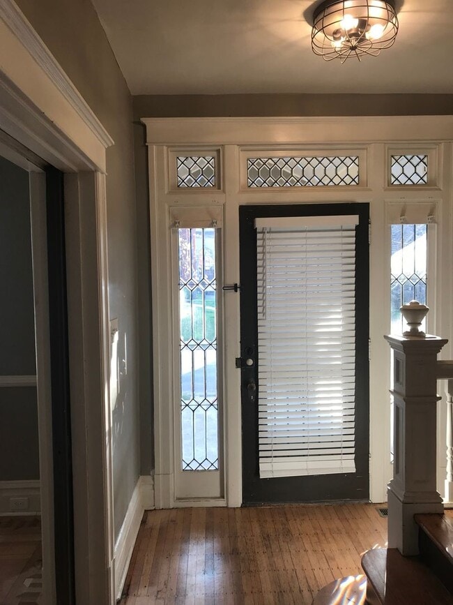 Building Photo - 825 S Braddock Ave