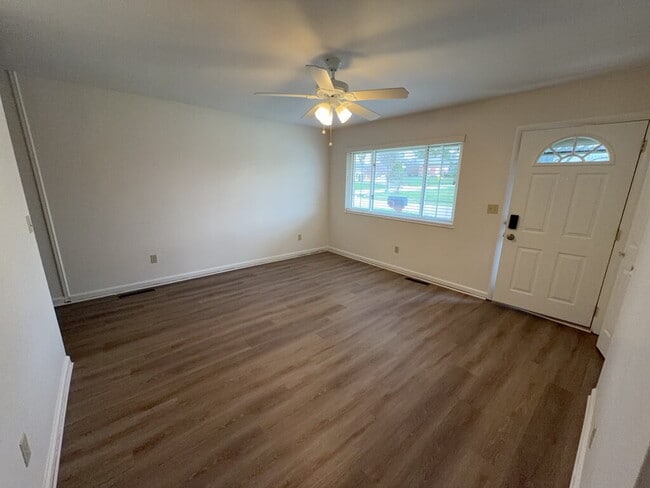 Building Photo - 5754 Nightingale Ct