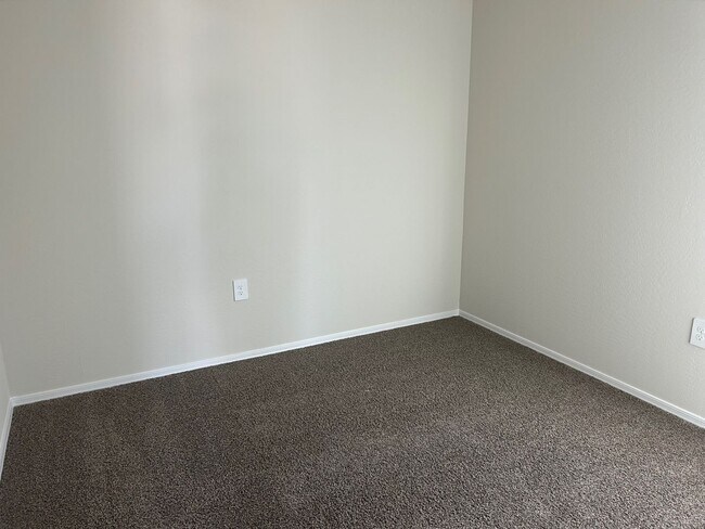 Building Photo - Brand New 4 Bedroom Home