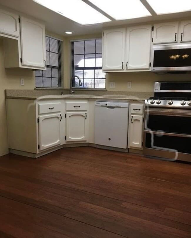 Building Photo - Beautiful 4 bed, 2 Bath home for Rent. Paid Water and Landscaping!