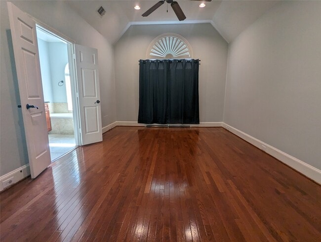 Building Photo - 330 Cage St