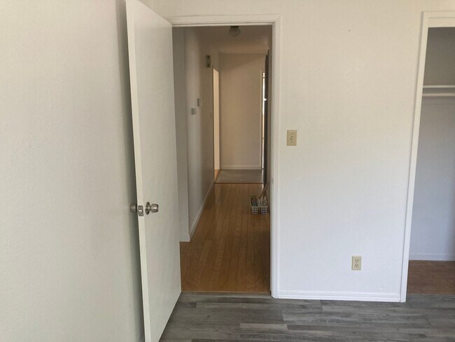 Building Photo - 1229 Eastridge Dr