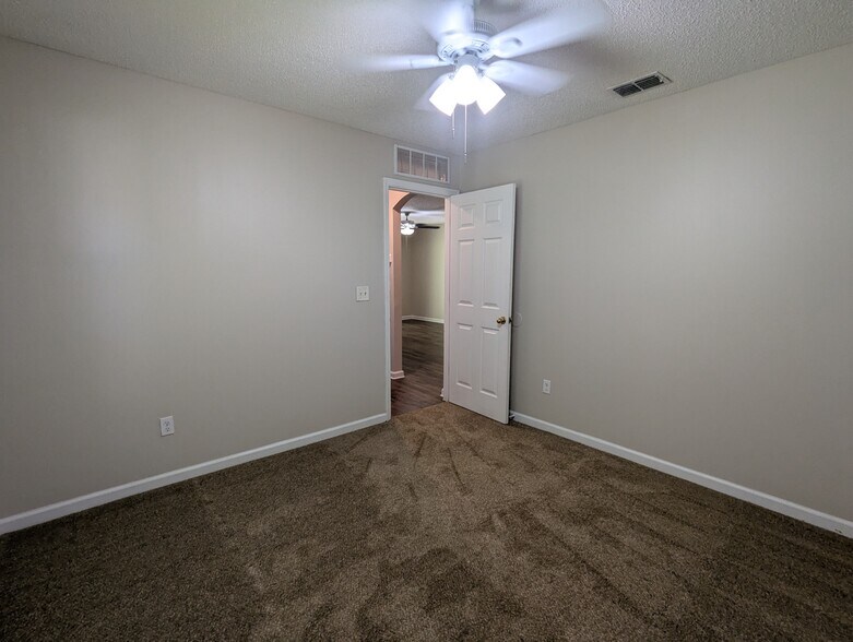 Building Photo - 126 Plantation Point Dr