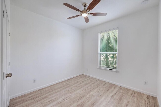 Building Photo - 468 Sheepshank Dr