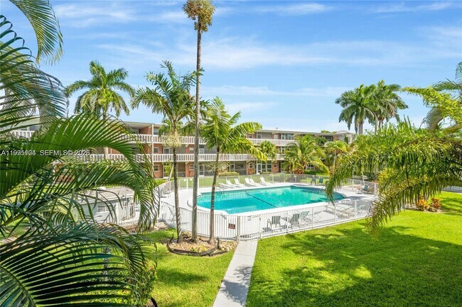 Building Photo - 141 NE 10th Ave