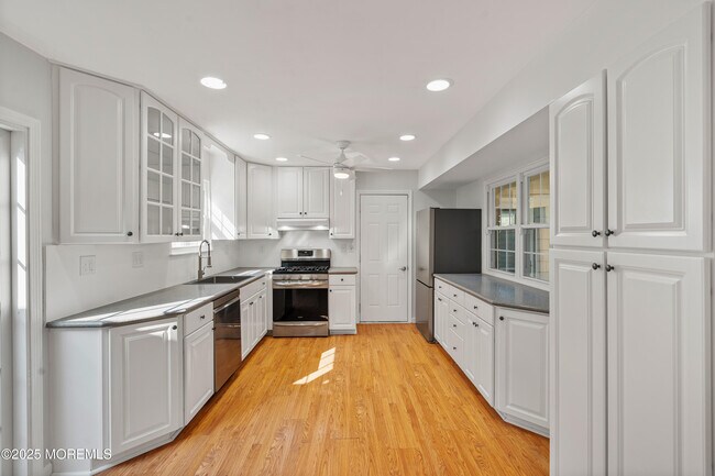 Building Photo - 61 Berkshire Dr