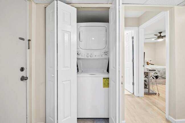 Building Photo - 830 SW 9th St Cir