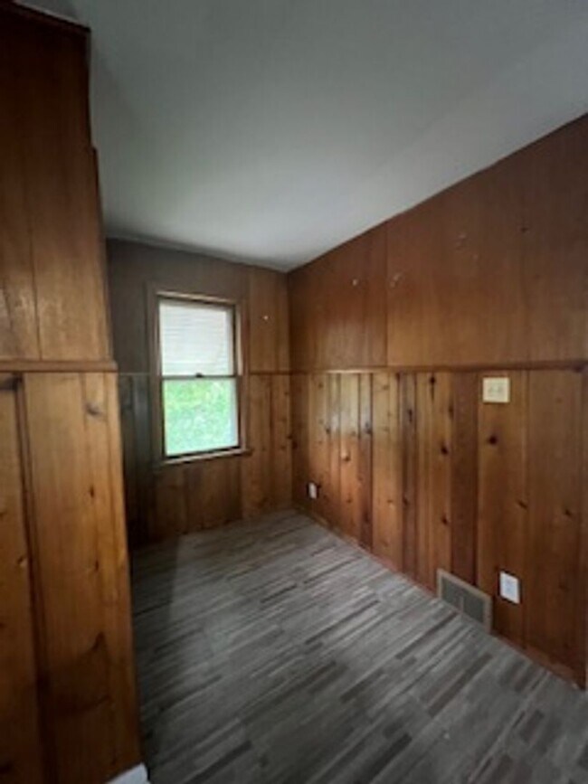 Building Photo - 871 E 232 St