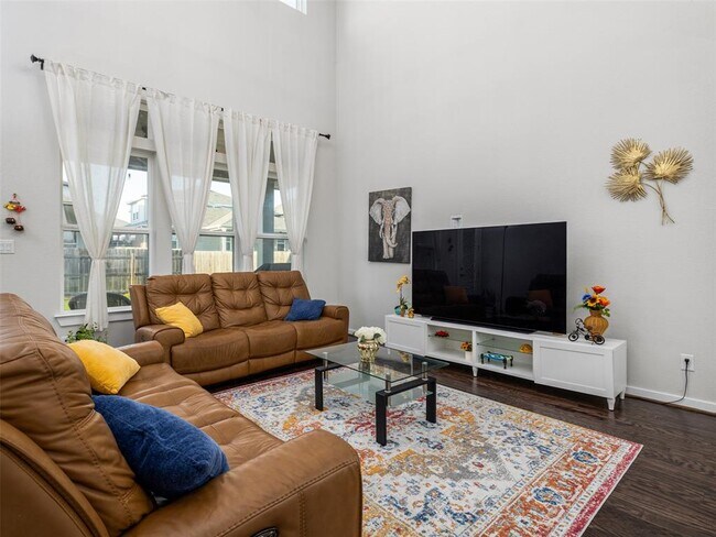Building Photo - 6512 Covina Ln