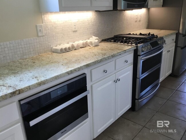 Building Photo - 112 Kensington Ct