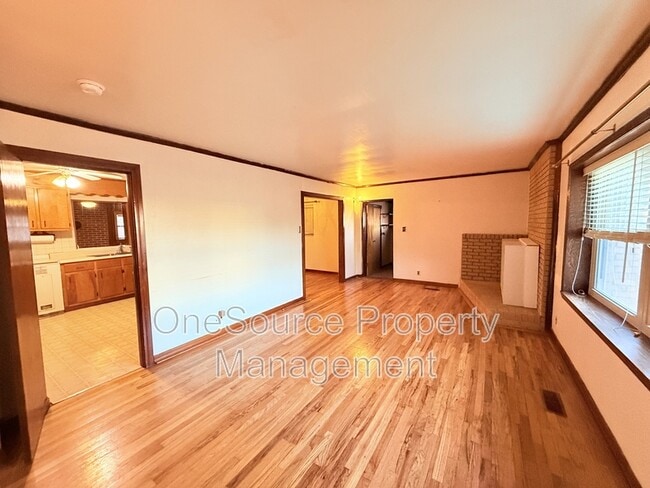 Building Photo - 656 S 11th St