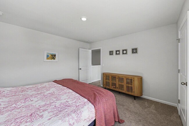 Building Photo - 296 Blue Haw Dr