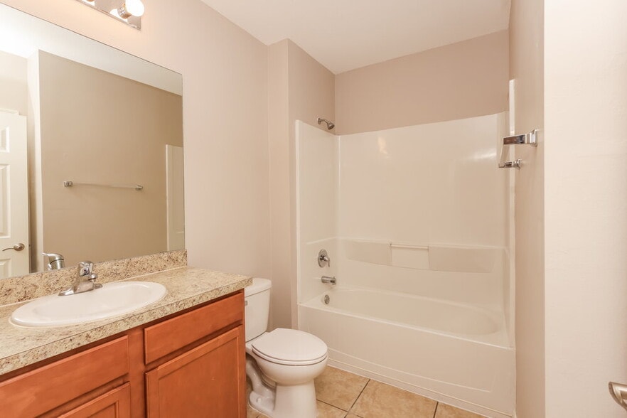 Building Photo - 320 SE 3rd St