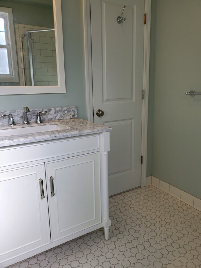 Building Photo - 43 S Adelaide Ave